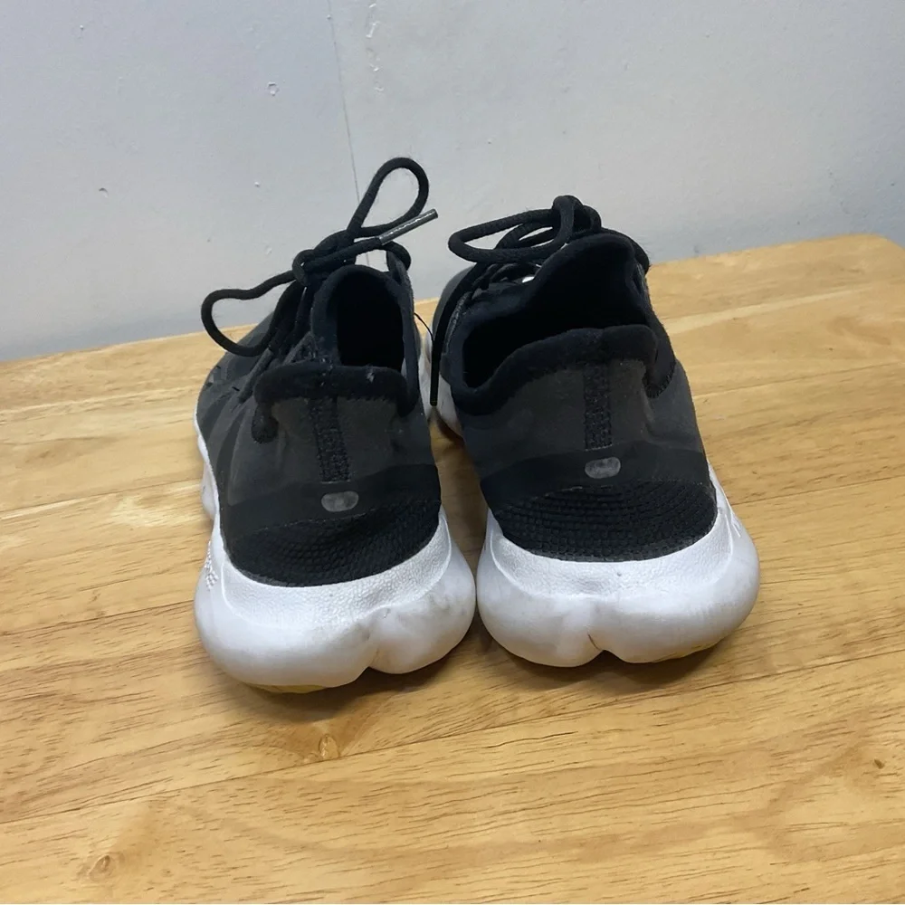 Nike free run sneakers size 6